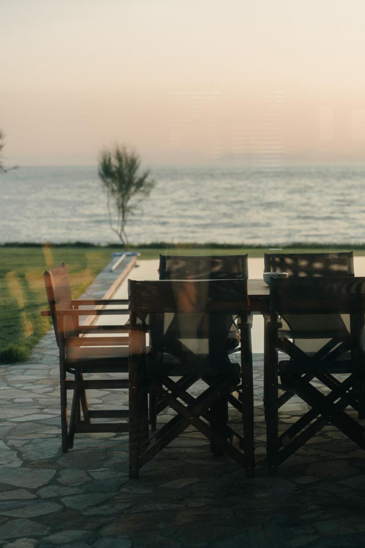 Real Life Homes Luxurious Seafront Villas Each With Their Own Private Pools Korakokhórion المظهر الخارجي الصورة
